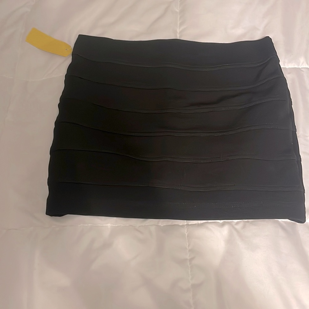 NEVER WORN, SIZE SMALL MINI SKIRT